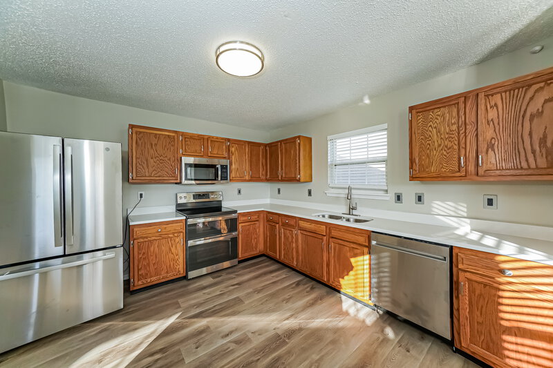 2,460/Mo, 5323 Melbourne Rd Indianapolis, IN 46228 Kitchen View