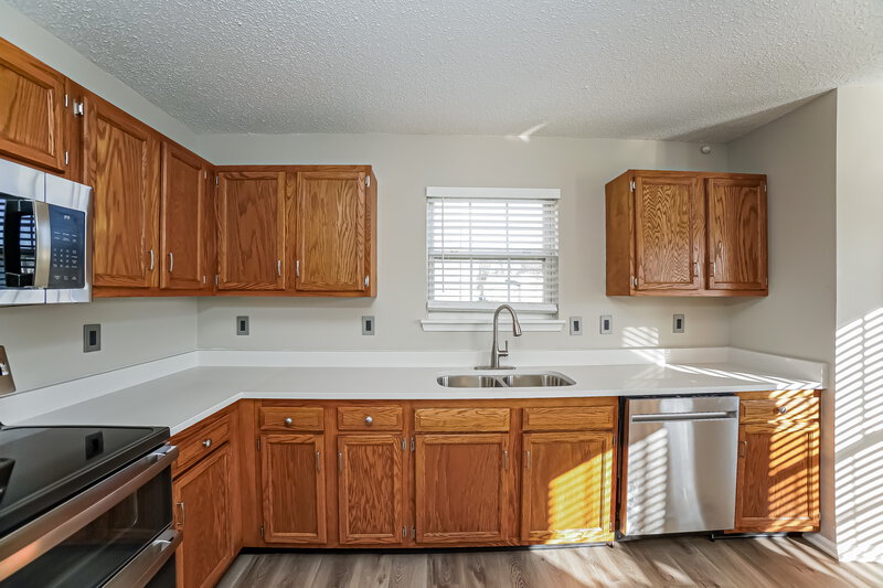 2,460/Mo, 5323 Melbourne Rd Indianapolis, IN 46228 Kitchen View 2