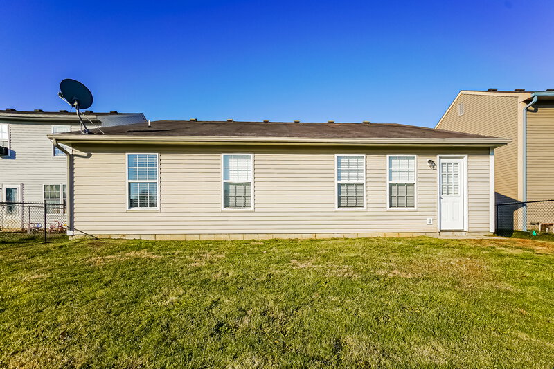 2,460/Mo, 5323 Melbourne Rd Indianapolis, IN 46228 Rear View
