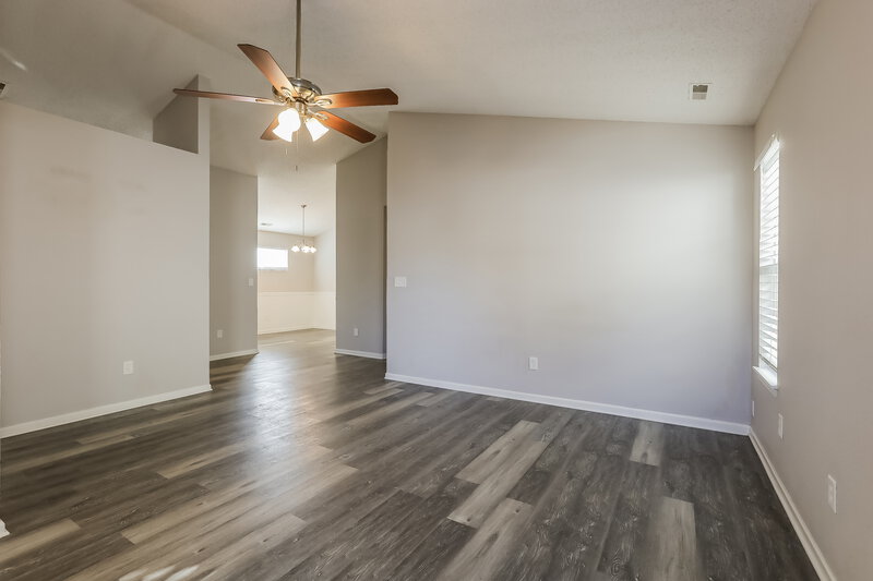 1,815/Mo, 4312 Village Trace Dr Indianapolis, IN 46254 Living Room View 2