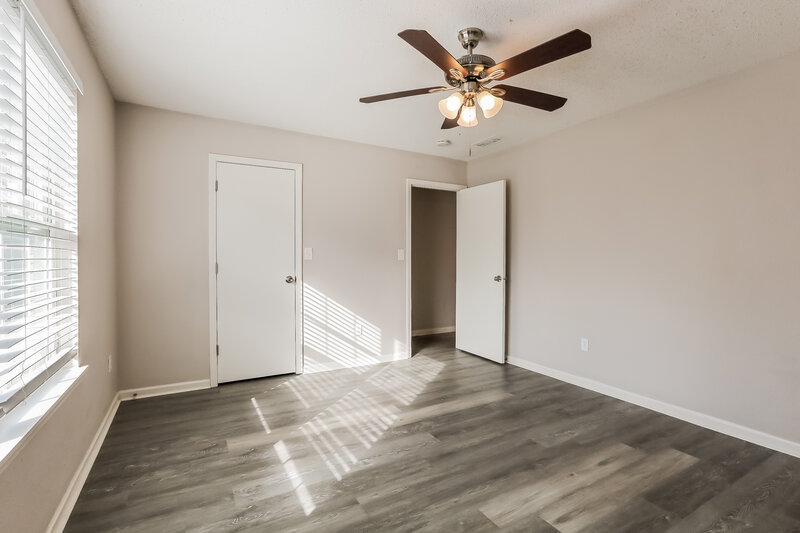 1,815/Mo, 4312 Village Trace Dr Indianapolis, IN 46254 Main Bedroom View 2