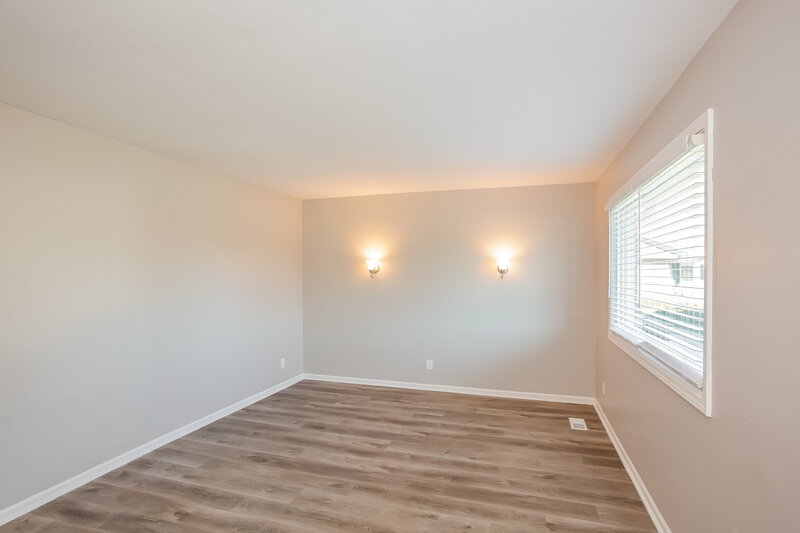 1,865/Mo, 8030 Woodgate Ct Indianapolis, IN 46268 Living Room View