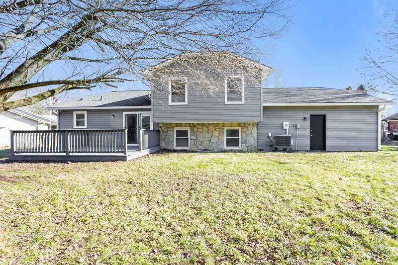 1,865/Mo, 8030 Woodgate Ct Indianapolis, IN 46268 Rear View