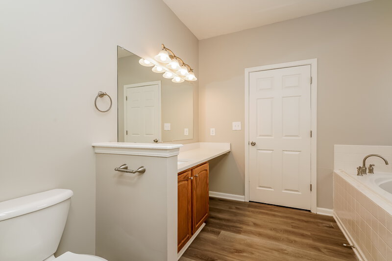 2,505/Mo, 6571 E Daisy Hill Ct Camby, IN 46113 Main Bathroom View