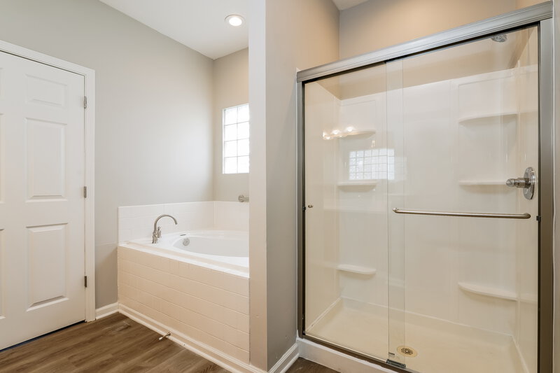 2,505/Mo, 6571 E Daisy Hill Ct Camby, IN 46113 Main Bathroom View 2