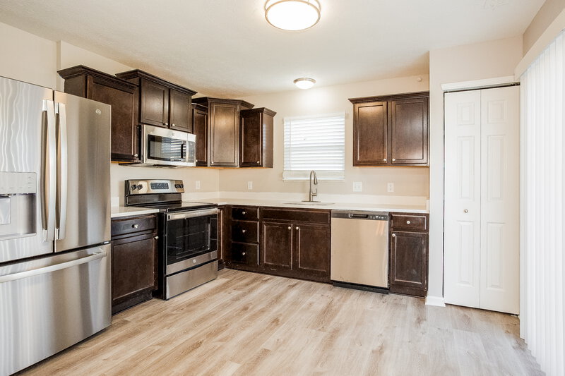 2,125/Mo, 1089 W Jade Dr Fortville, IN 46040 Kitchen View