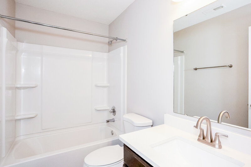 2,125/Mo, 1089 W Jade Dr Fortville, IN 46040 Main Bathroom View