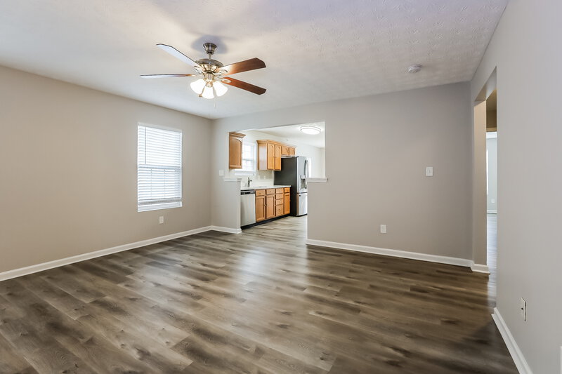 1,582/Mo, 11409 Cuyahoga Dr Indianapolis, IN 46235 Living Room View 2