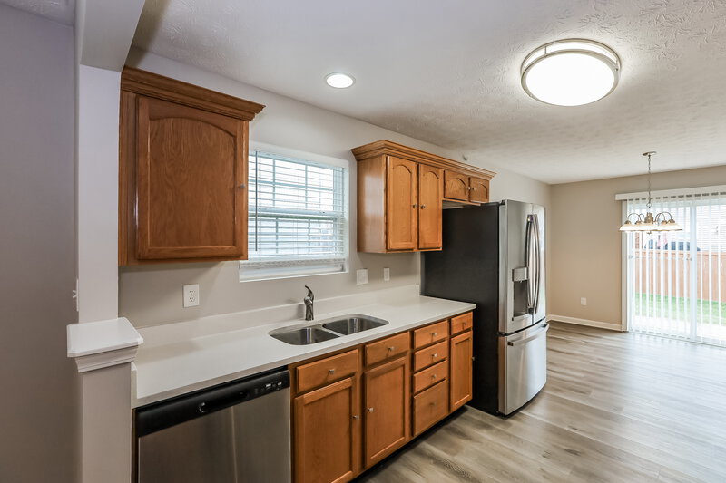 1,582/Mo, 11409 Cuyahoga Dr Indianapolis, IN 46235 Kitchen View 2