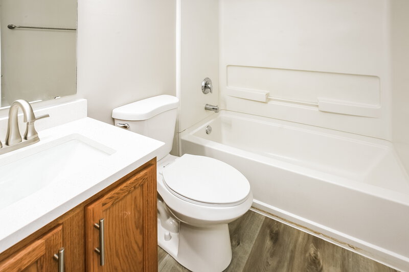1,830/Mo, 3016 Limber Pine Dr Whiteland, IN 46184 Bathroom View