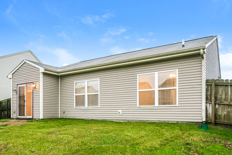 1,830/Mo, 3016 Limber Pine Dr Whiteland, IN 46184 Rear View 2