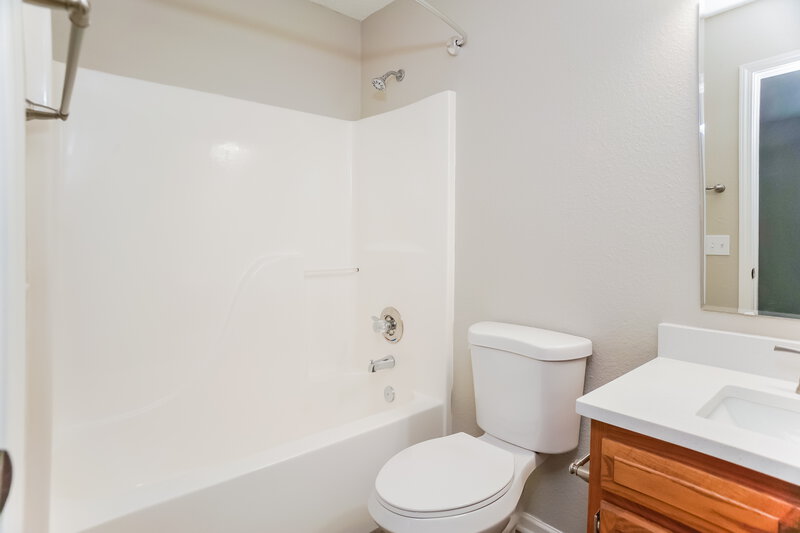 1,865/Mo, 19219 Prairie Crossing Dr Noblesville, IN 46062 Bathroom View