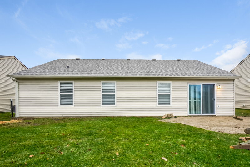 1,865/Mo, 19219 Prairie Crossing Dr Noblesville, IN 46062 Rear View