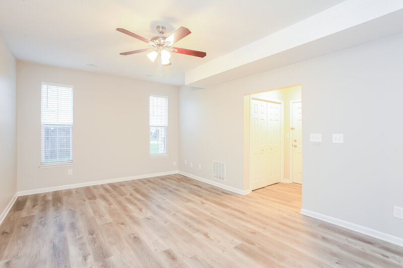 1,575/Mo, 147 Fountain Dr Mooresville, IN 46158 Living Room View 2