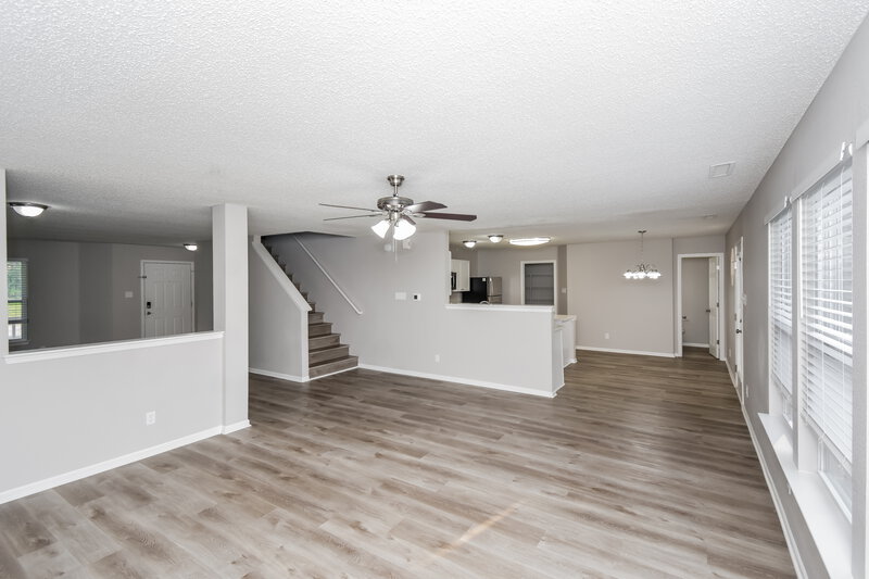 2,000/Mo, 12432 Bearsdale Dr Indianapolis, IN 46235 Living Room View 3