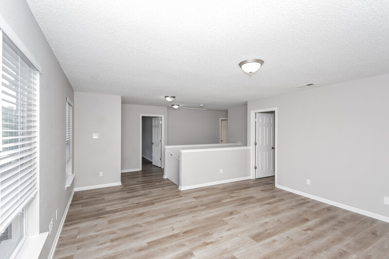 2,000/Mo, 12432 Bearsdale Dr Indianapolis, IN 46235 Family Room View 2