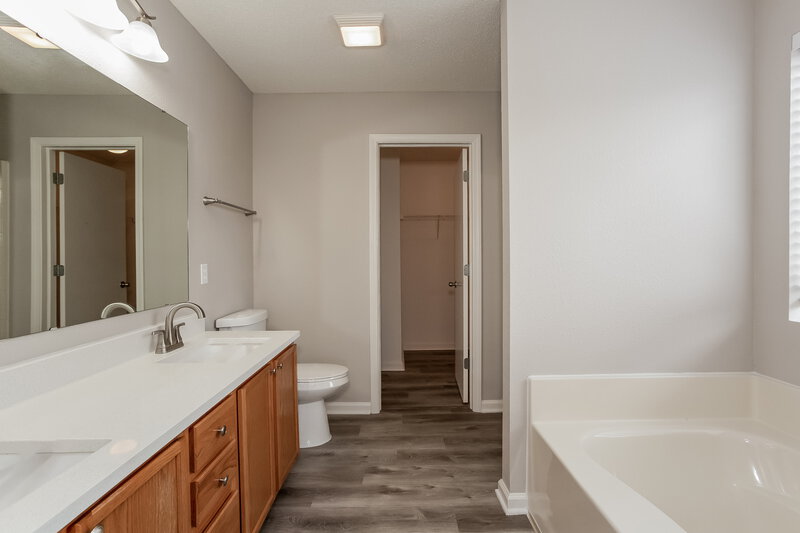 1,800/Mo, 5854 High Grass Lane Indianapolis, IN 46235 Main Bathroom View