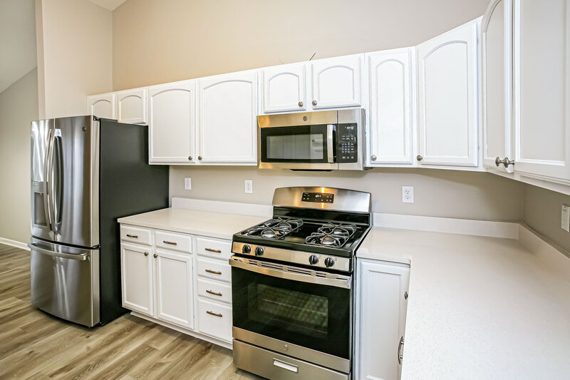 1,620/Mo, 2250 Midlothian Lane Indianapolis, IN 46214 Kitchen View