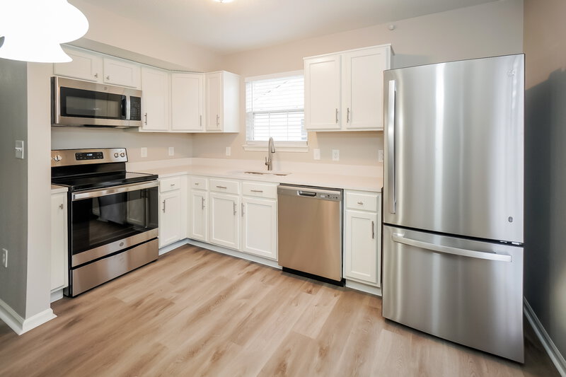 1,830/Mo, 118 Tinker Trl Greenfield, IN 46140 Kitchen View