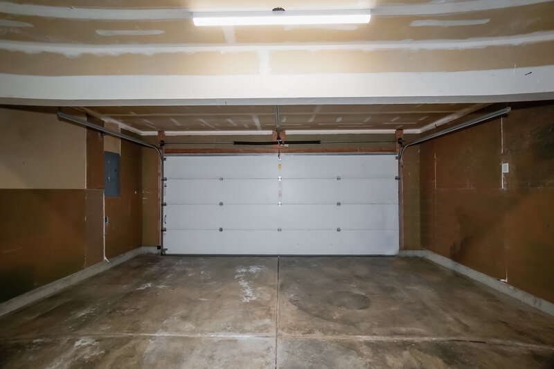 1,830/Mo, 118 Tinker Trl Greenfield, IN 46140 Garage View