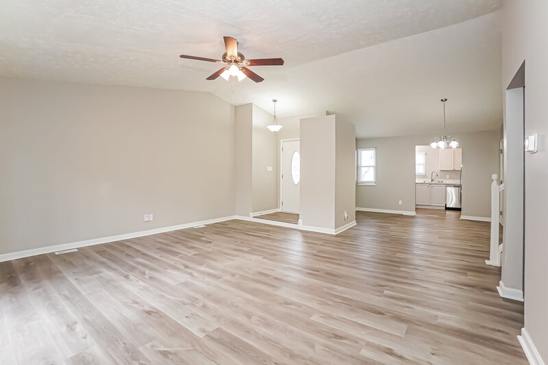 2,520/Mo, 1531 Creekside Ln Greenwood, IN 46142 Living Room View