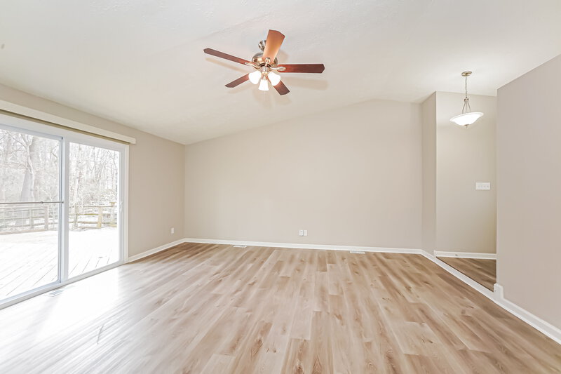 2,520/Mo, 1531 Creekside Ln Greenwood, IN 46142 Living Room View 2