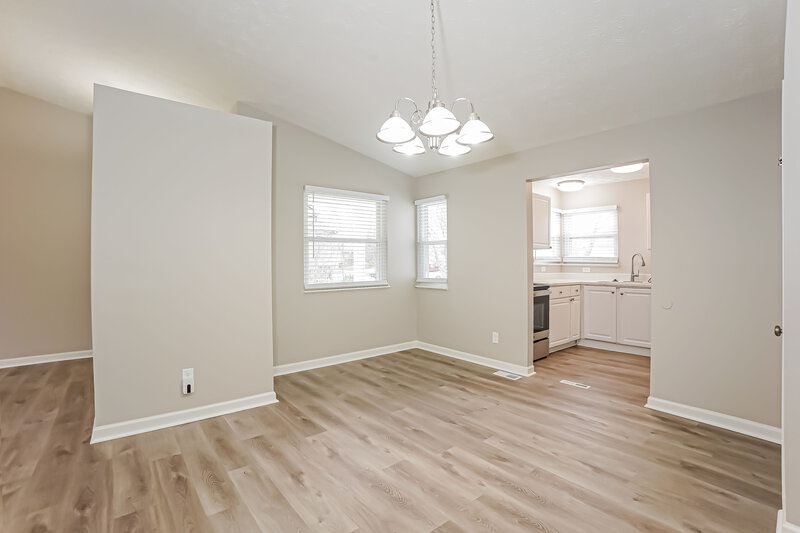 2,520/Mo, 1531 Creekside Ln Greenwood, IN 46142 Dining Room View 2