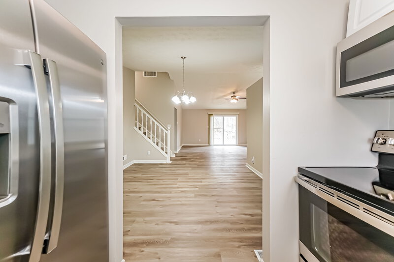 2,520/Mo, 1531 Creekside Ln Greenwood, IN 46142 Kitchen View 2
