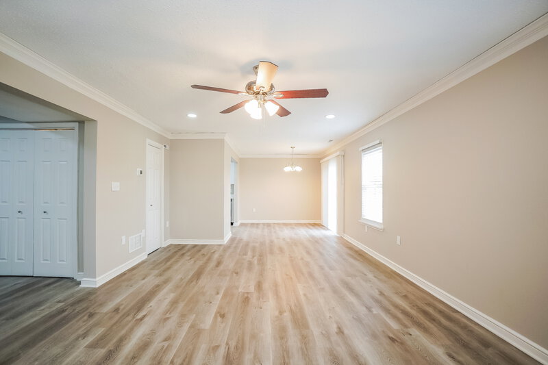 1,675/Mo, 3926 Candle Berry Dr Indianapolis, IN 46235 Living Room View 2