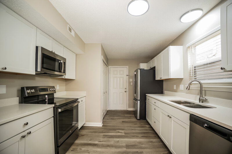 1,675/Mo, 3926 Candle Berry Dr Indianapolis, IN 46235 Kitchen View