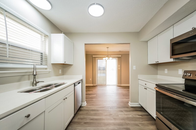 1,675/Mo, 3926 Candle Berry Dr Indianapolis, IN 46235 Kitchen View 2