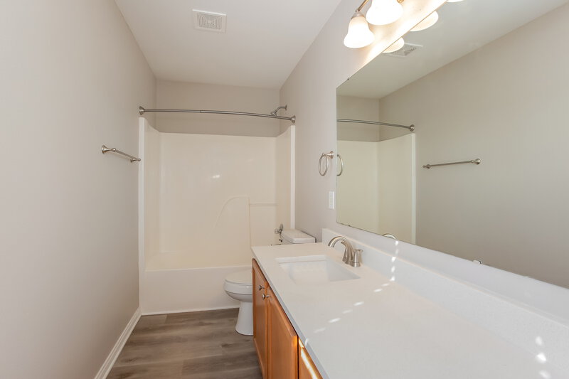 2,160/Mo, 1655 Kingen Dr Greenfield, IN 46140 Main Bathroom View