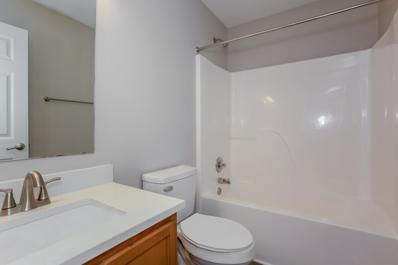 2,160/Mo, 1655 Kingen Dr Greenfield, IN 46140 Bathroom View