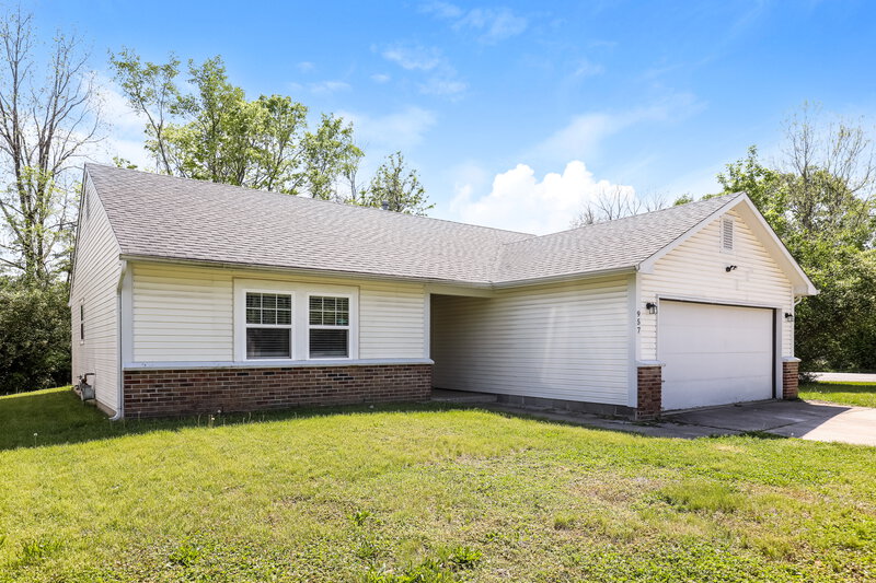 1,845/Mo, 957 Country Ln Indianapolis, IN 46217 Front View