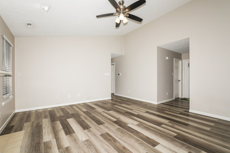 1,845/Mo, 957 Country Ln Indianapolis, IN 46217 Living Room View 2