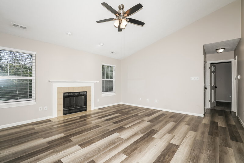 1,845/Mo, 957 Country Ln Indianapolis, IN 46217 Living Room View 3