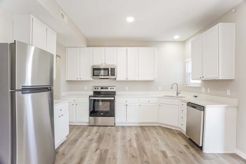 2,000/Mo, 3033 Lodgepole Dr Whiteland, IN 46184 Kitchen View