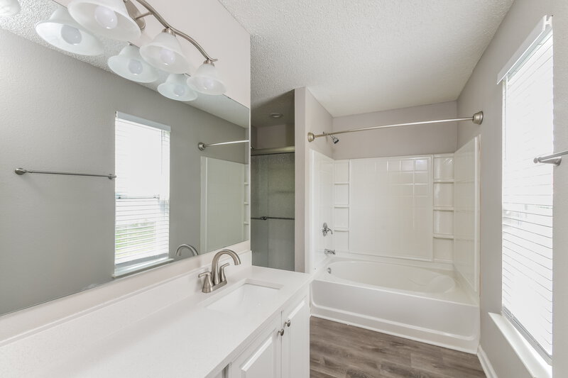 2,400/Mo, 5978 N Rockingham Ln McCordsville, IN 46055 Main Bathroom View 2