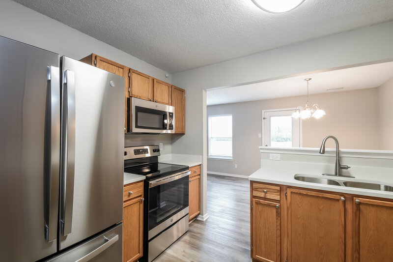 1,945/Mo, 6670 Black Antler Cir Indianapolis, IN 46217 Kitchen View 2