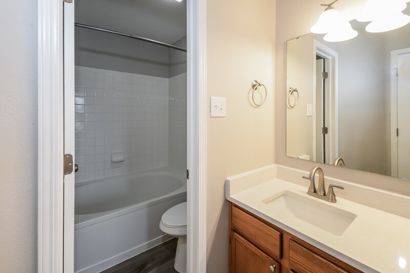 1,945/Mo, 6670 Black Antler Cir Indianapolis, IN 46217 Bathroom View