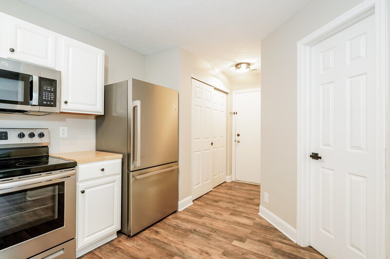 1,640/Mo, 4468 Redcliff North Ln Plainfield, IN 46168 Kitchen View 3