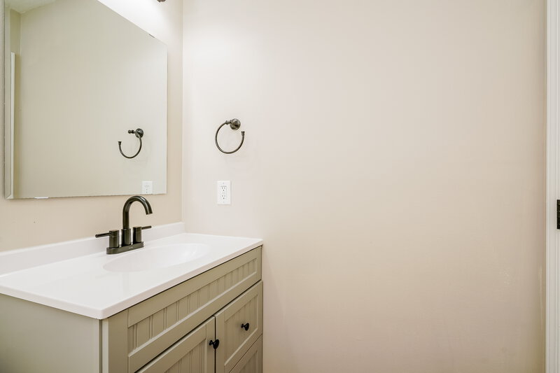 1,640/Mo, 4468 Redcliff North Ln Plainfield, IN 46168 Bathroom View