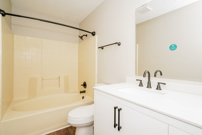 1,640/Mo, 4468 Redcliff North Ln Plainfield, IN 46168 Bathroom View 2