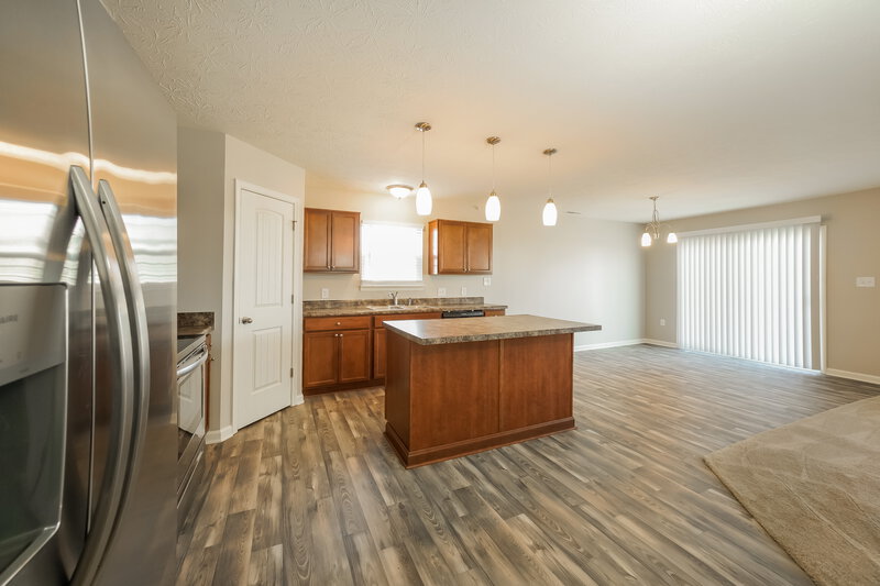 2,480/Mo, 1503 Lexington Trl Greenfield, IN 46140 Kitchen View
