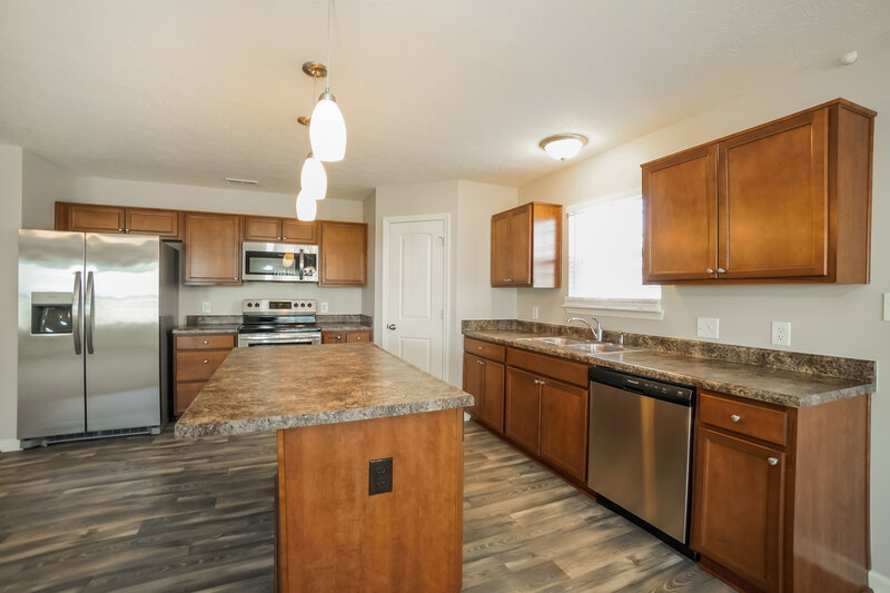 2,480/Mo, 1503 Lexington Trl Greenfield, IN 46140 Kitchen View 2