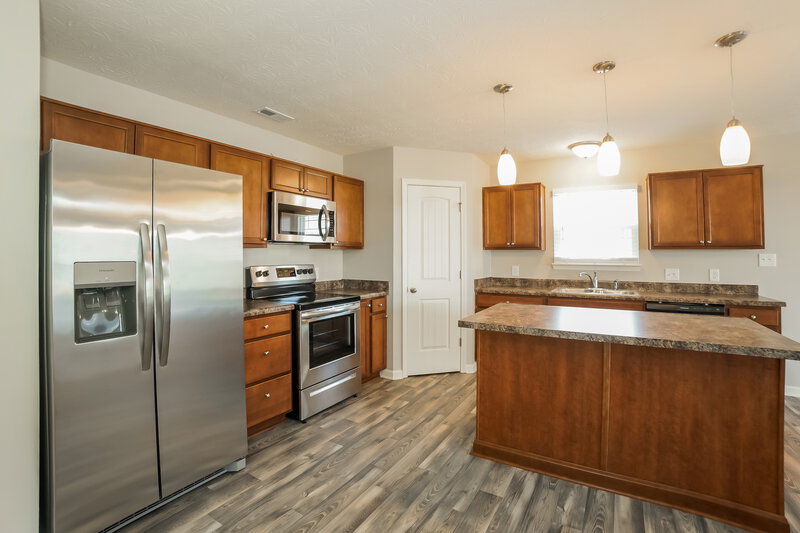 2,480/Mo, 1503 Lexington Trl Greenfield, IN 46140 Kitchen View 3