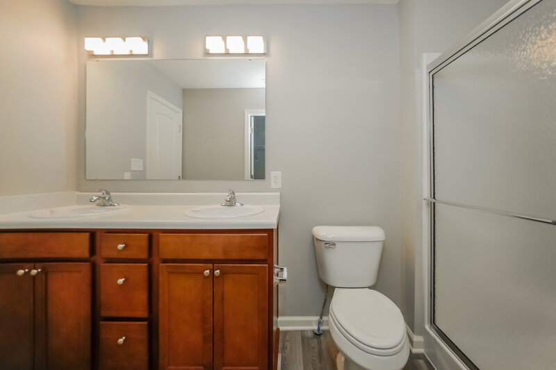 2,480/Mo, 1503 Lexington Trl Greenfield, IN 46140 Bathroom View 2