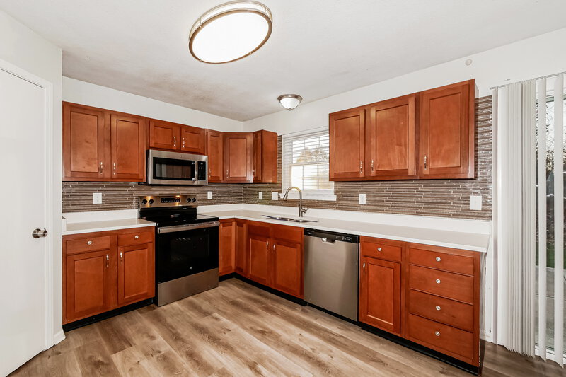 1,935/Mo, 6322 Bearsdale Cir Indianapolis, IN 46235 Kitchen View 2