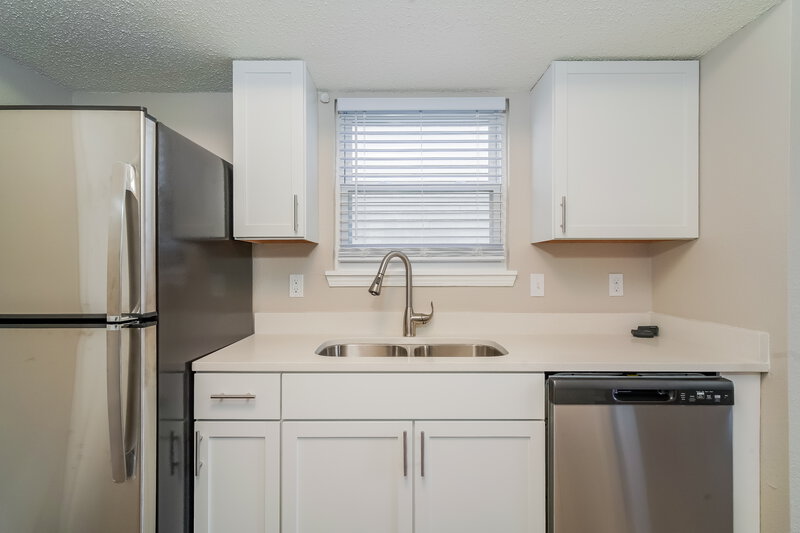3,250/Mo, 8336 Country Creek Dr Indianapolis, IN 46234 Kitchen View 2