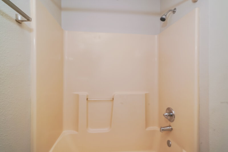 3,250/Mo, 8336 Country Creek Dr Indianapolis, IN 46234 Main Bathroom View